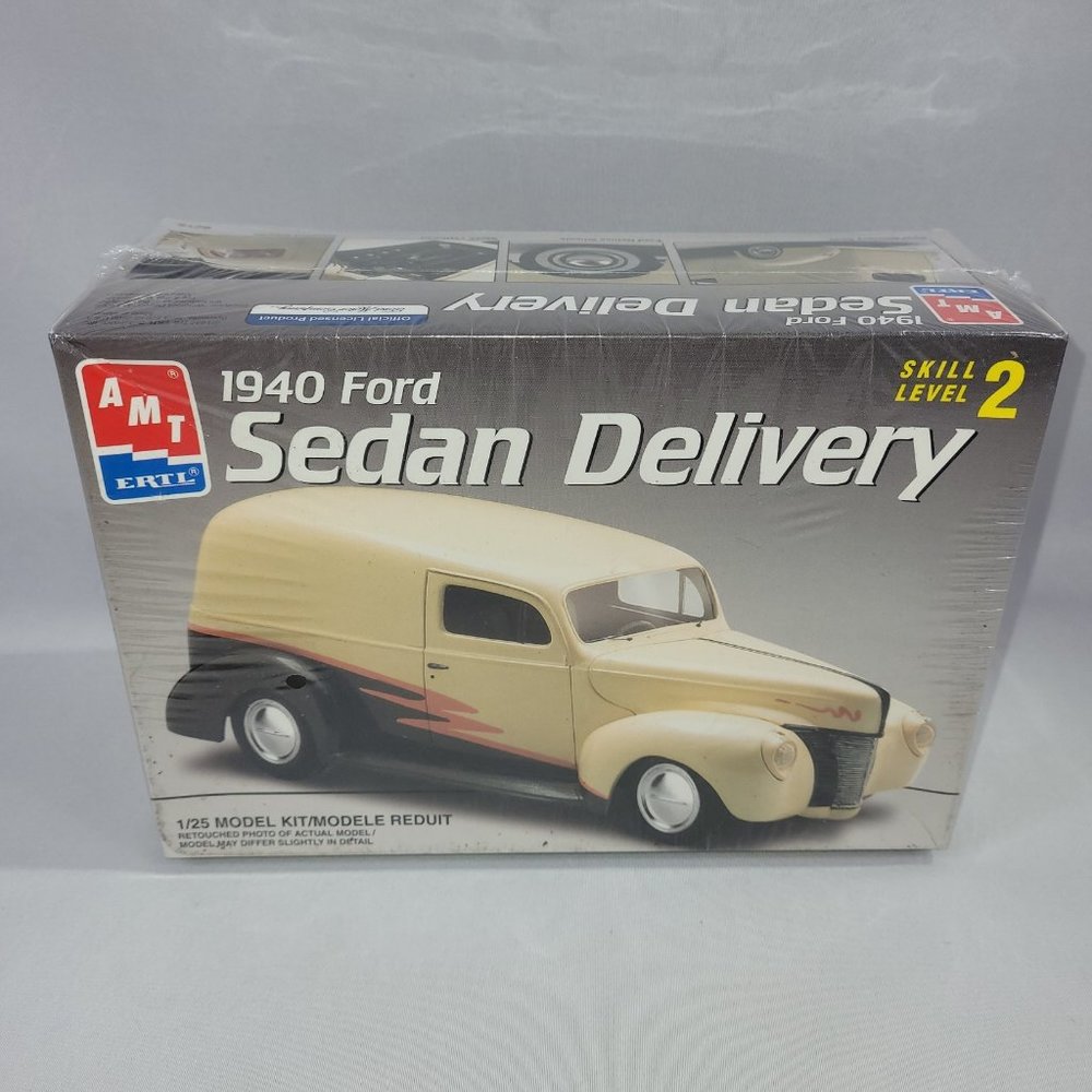 1940 Ford Sedan Delivery 1/25 Model Kit by AMT ERTL SEALED